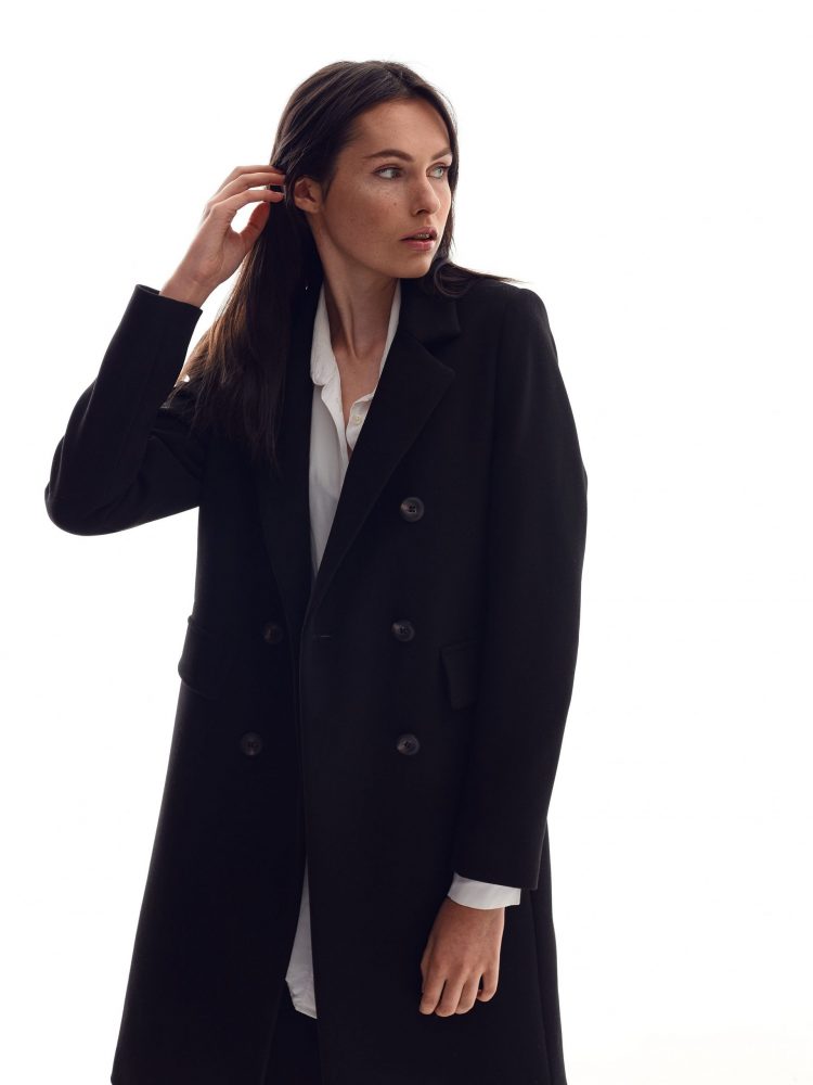 Paris's coat in black color