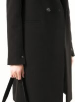 Berberi coat in black color