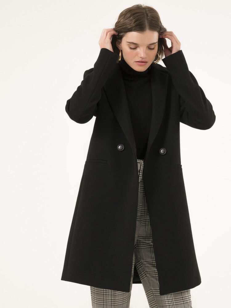 Berberi coat in black color