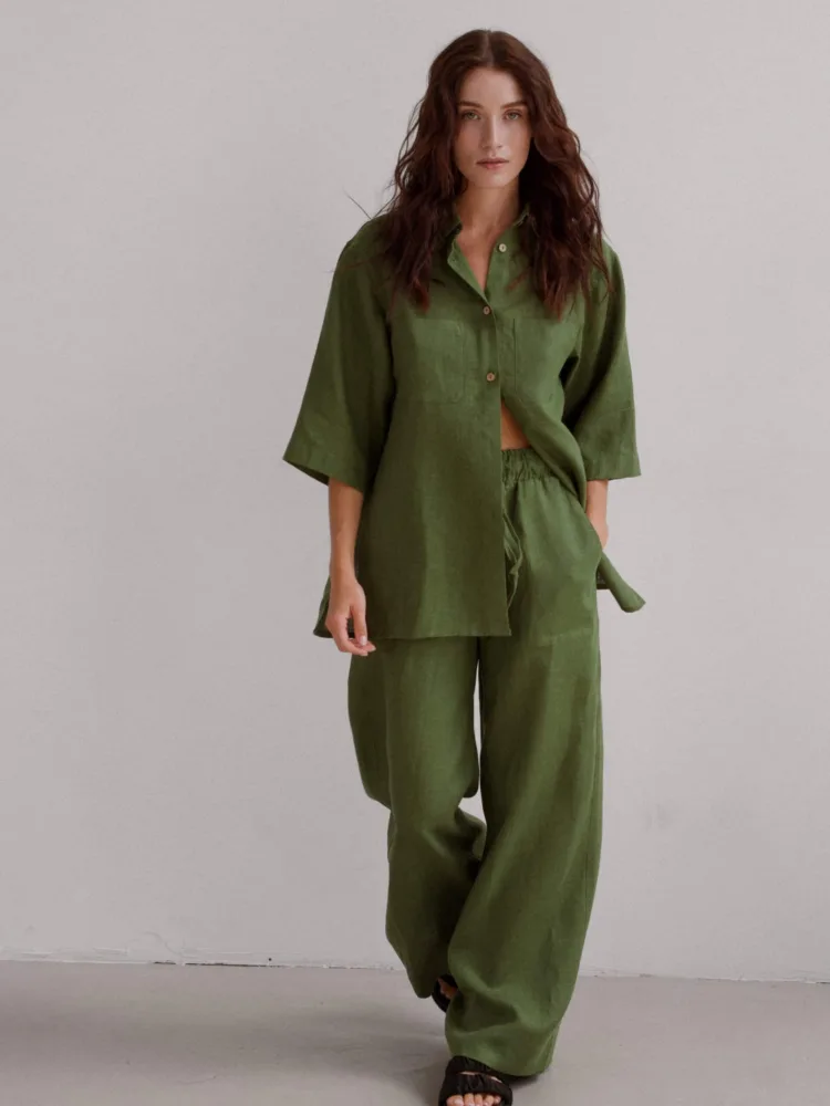 Pandora linen suit in green color