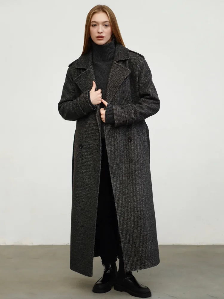 Graphite-colored elongated coat