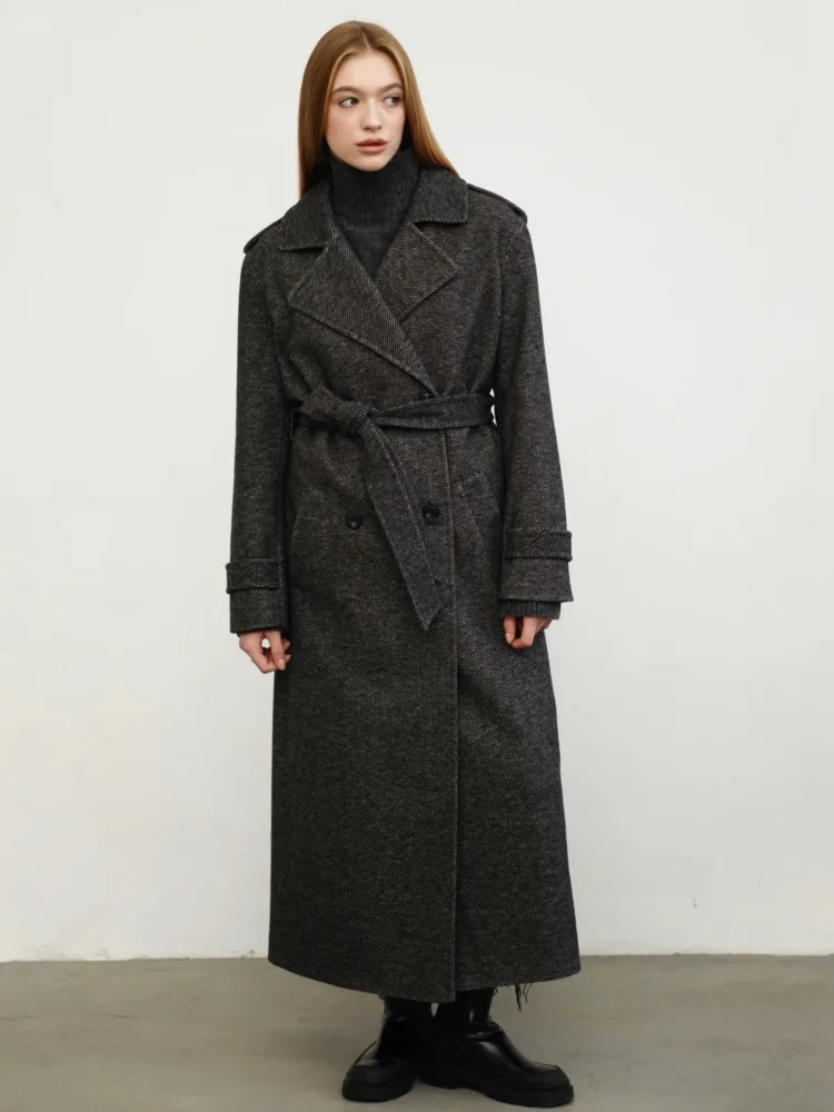 Graphite-colored elongated coat