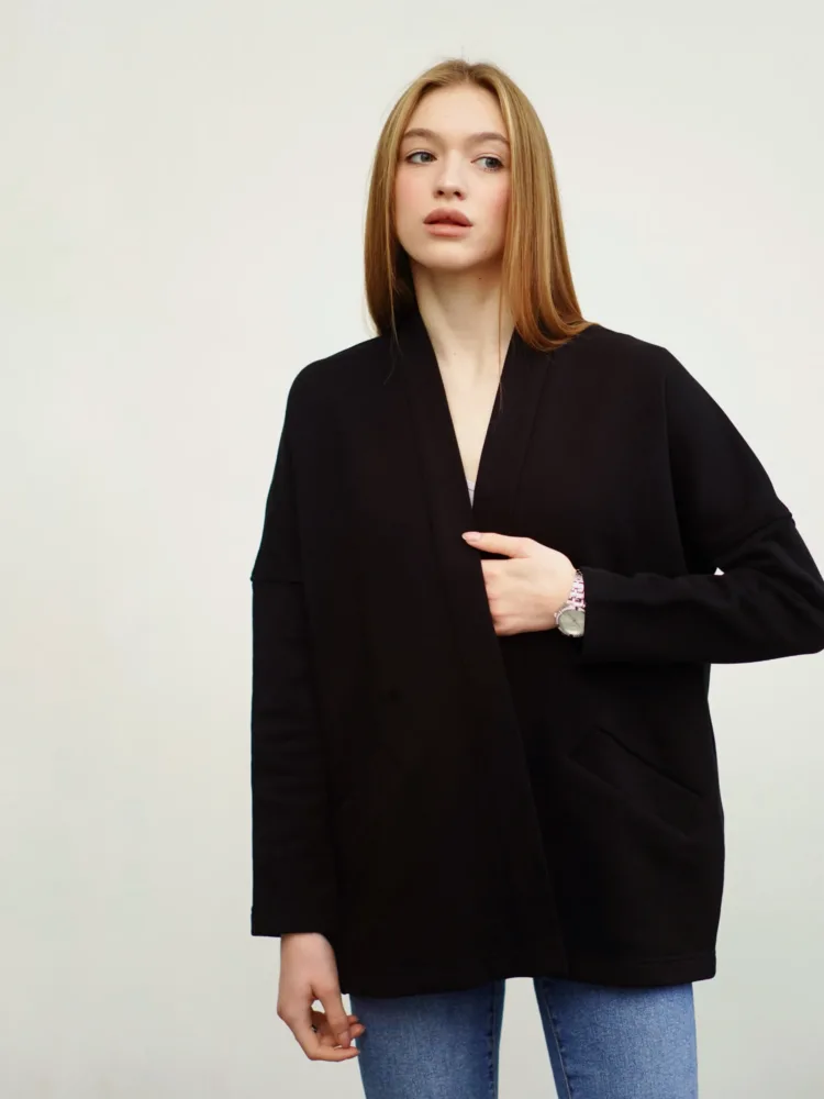 Cardigan made of three-strand knitwear in black