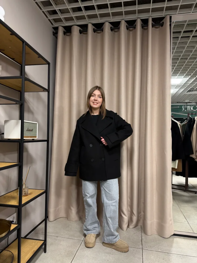 Пальто Boucle коротке двобортне мод. 003 чорного кольору в текстурній тканині