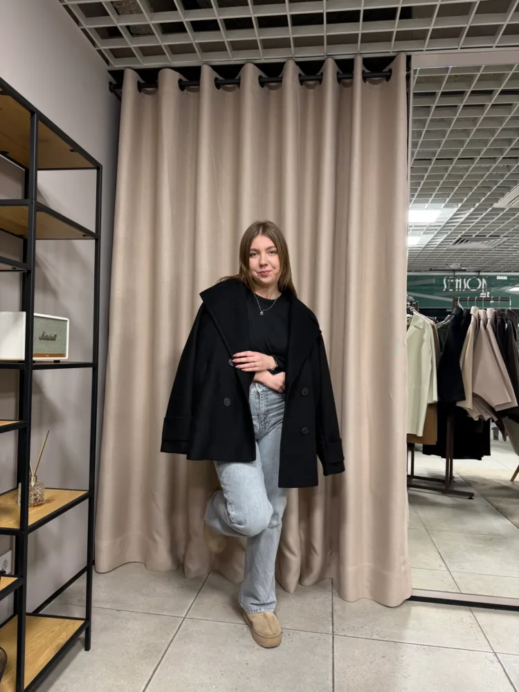 Пальто Boucle коротке двобортне мод. 003 чорного кольору в текстурній тканині