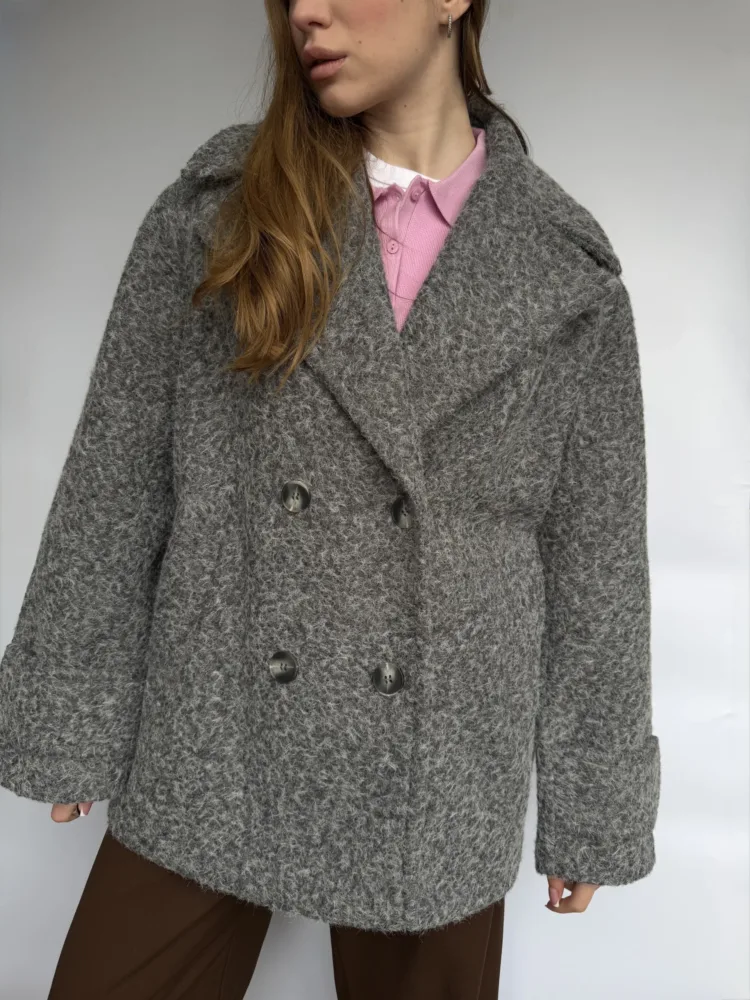 Пальто Boucle коротке двобортне мод. 003 сірого кольору