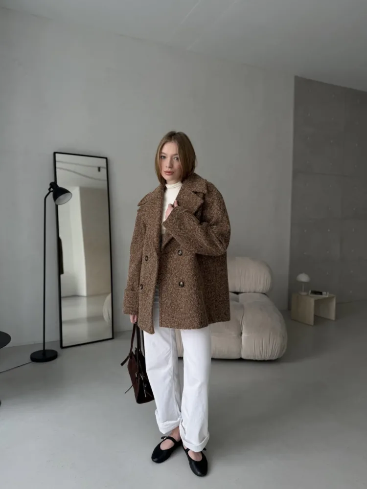 Пальто Boucle коротке двобортне мод. 003 коричневого кольору